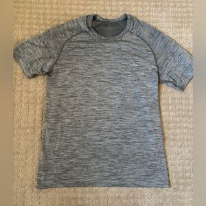 lululemon men’s metal vent tee size small
